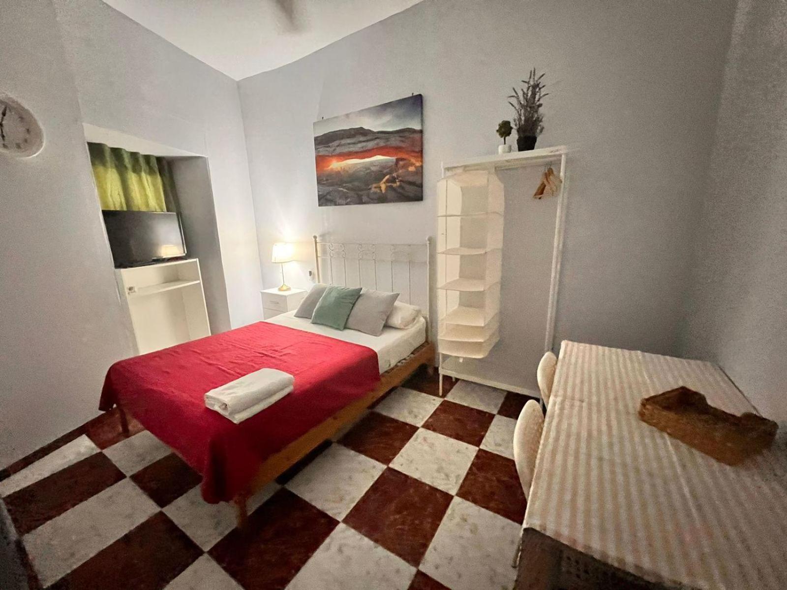 Santa Isabel Low Cost Rooms In Private House Sevilla Exterior foto